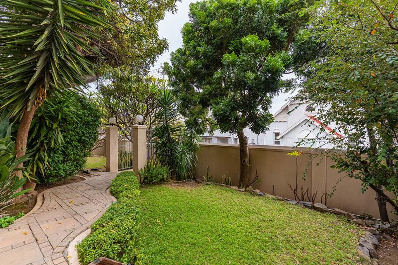 2 Bedroom Property for Sale in Sea Point Western Cape